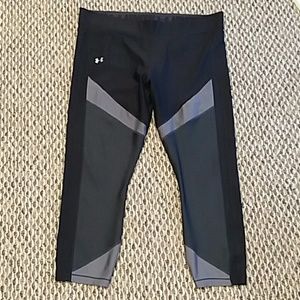 Under armour blk & greyfitted exercise Capris